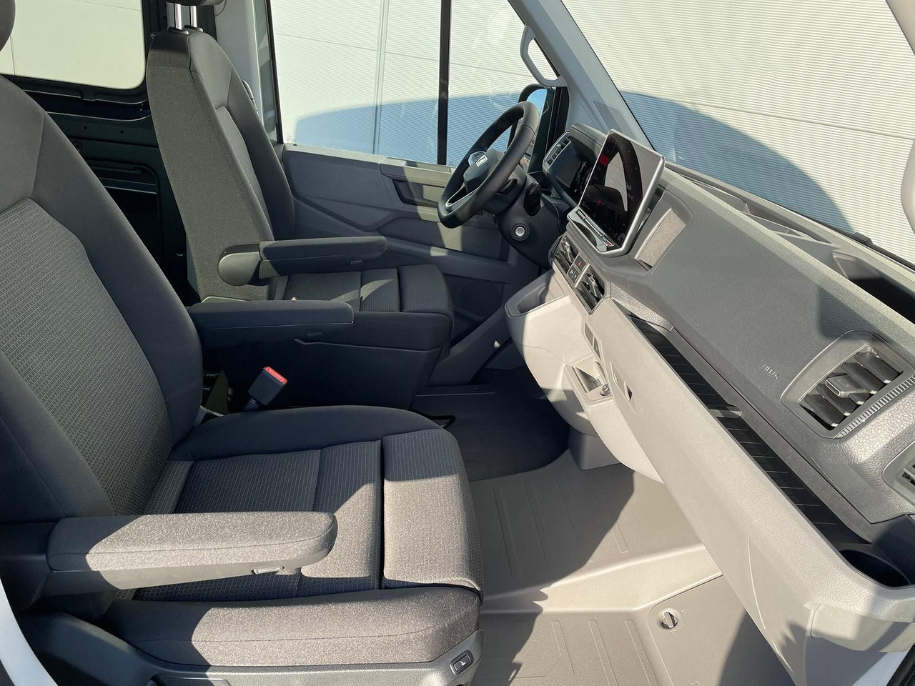 Voiture MAN TGE 3.180 L3H2 KASTEN 4x4 AUTOM ACC LED AHK DAB: photos 14