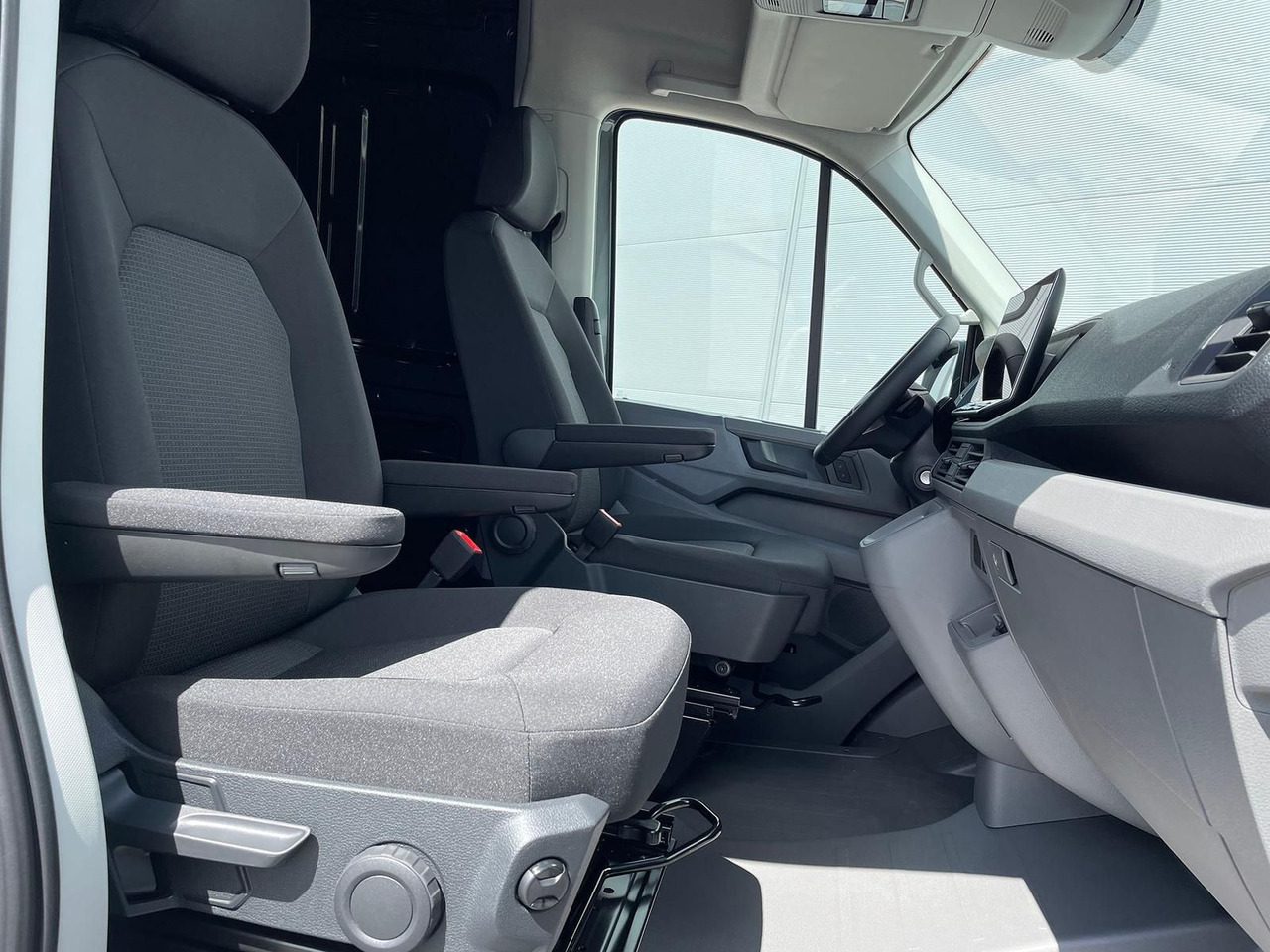 Voiture MAN TGE 3.180 L3H3 Kasten 4x4 CAMPER AHK ACC LED NAV: photos 16 Voiture MAN TGE 3.180 L3H3 Kasten 4x4 CAMPER AHK ACC LED NAV: photos 16