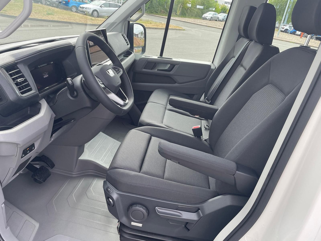 Voiture MAN TGE 3.180 Pritsche DOKA MR KAMERA AHK SITZHZ: photos 25 Voiture MAN TGE 3.180 Pritsche DOKA MR KAMERA AHK SITZHZ: photos 25