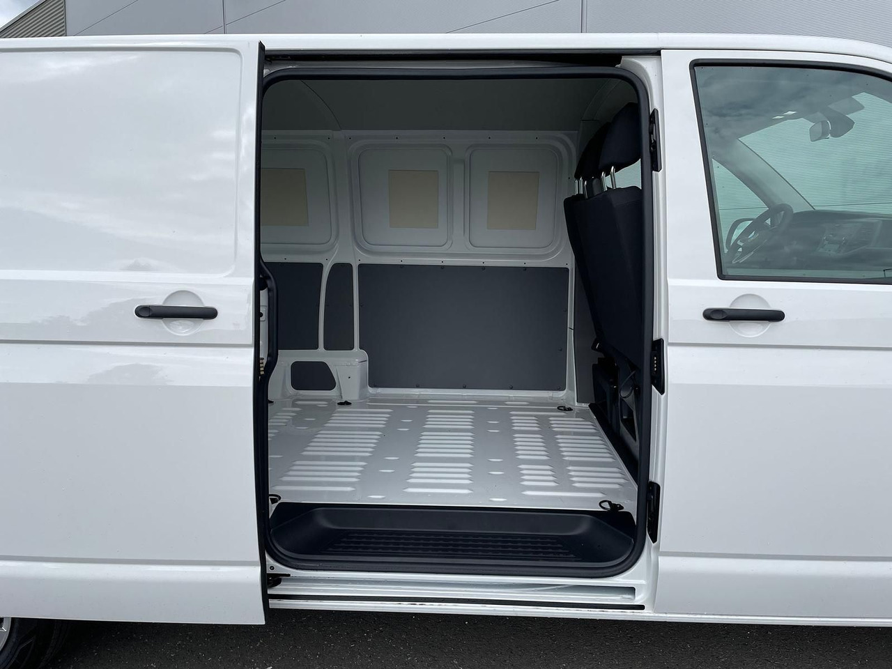 Transport de personnes Volkswagen T6.1 Transporter Mixto lang 4M MFL LED TEMPOMAT: photos 9 Transport de personnes Volkswagen T6.1 Transporter Mixto lang 4M MFL LED TEMPOMAT: photos 9