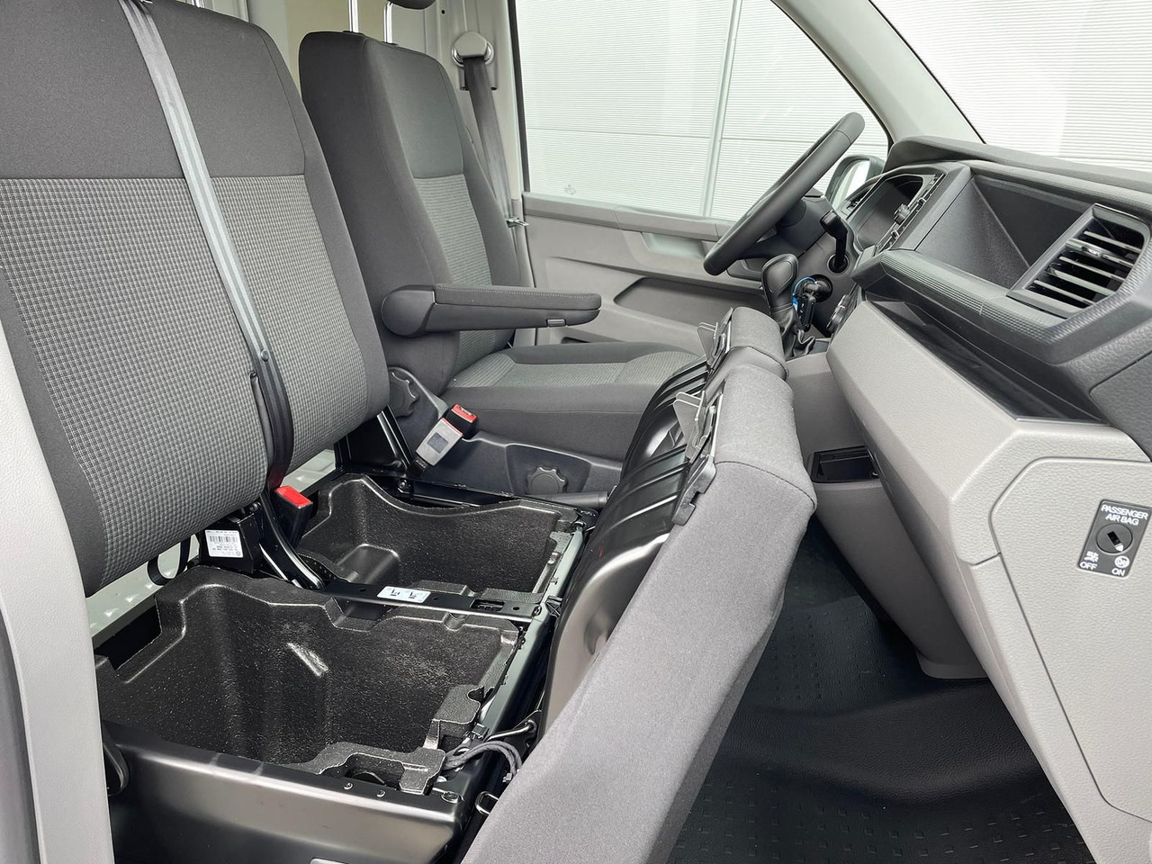 Transport de personnes Volkswagen T6.1 Transporter Mixto lang 4M MFL LED TEMPOMAT: photos 19 Transport de personnes Volkswagen T6.1 Transporter Mixto lang 4M MFL LED TEMPOMAT: photos 19