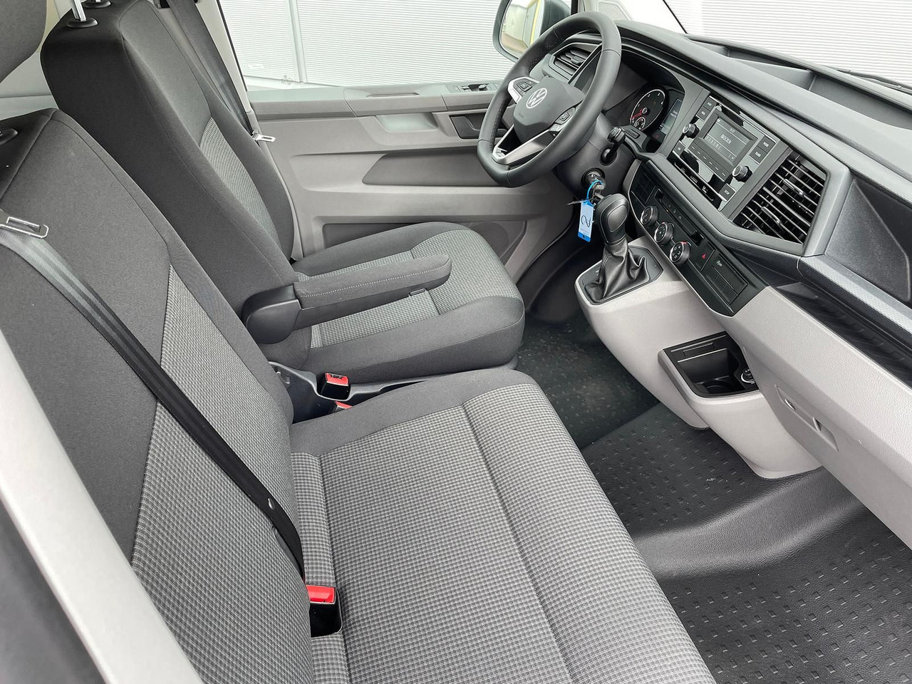 Transport de personnes Volkswagen T6.1 Transporter Mixto lang 4M MFL LED TEMPOMAT: photos 14 Transport de personnes Volkswagen T6.1 Transporter Mixto lang 4M MFL LED TEMPOMAT: photos 14