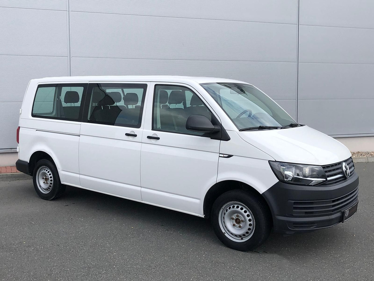 Volkswagen T6 Transporter 2.0 TDI Kombi lang 9-SITZE TEMP - Voiture break: photos 2 Volkswagen T6 Transporter 2.0 TDI Kombi lang 9-SITZE TEMP - Voiture break: photos 2