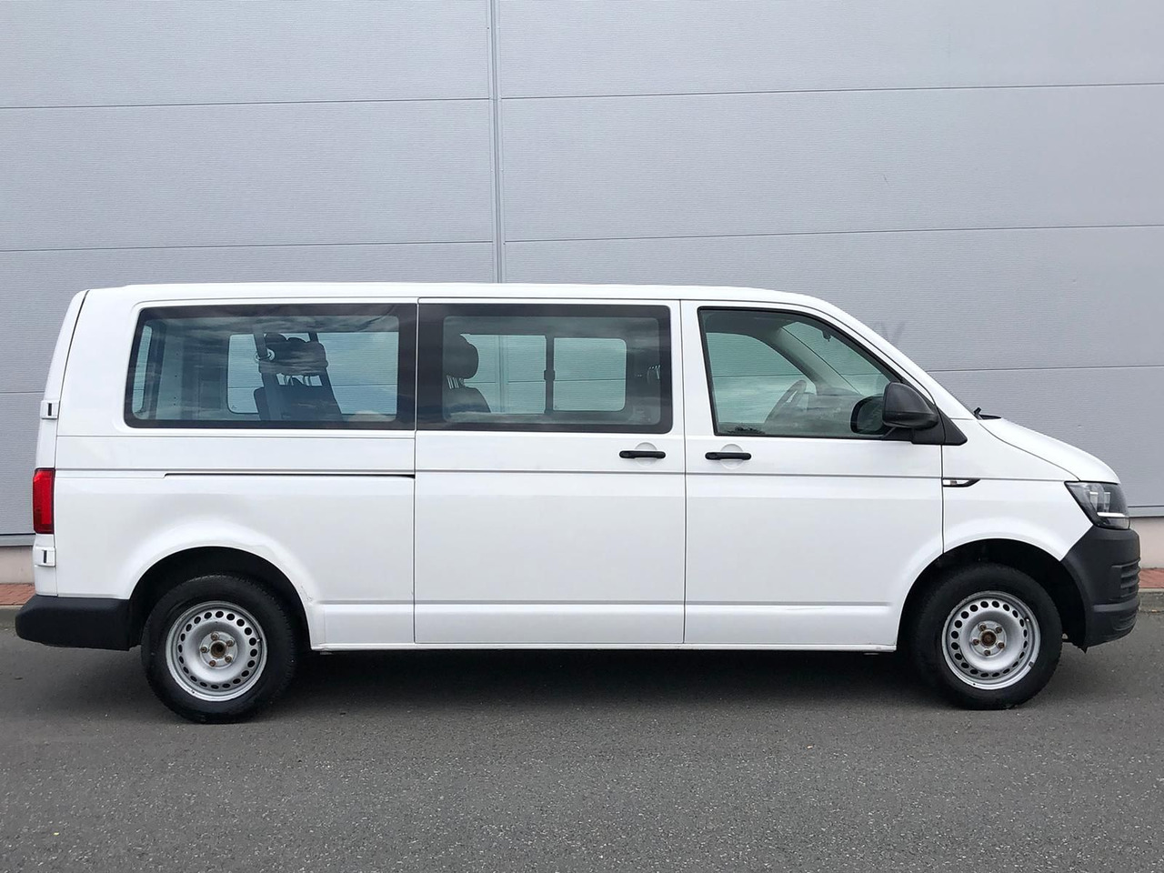 Volkswagen T6 Transporter 2.0 TDI Kombi lang 9-SITZE TEMP - Voiture: photos 5 Volkswagen T6 Transporter 2.0 TDI Kombi lang 9-SITZE TEMP - Voiture: photos 5