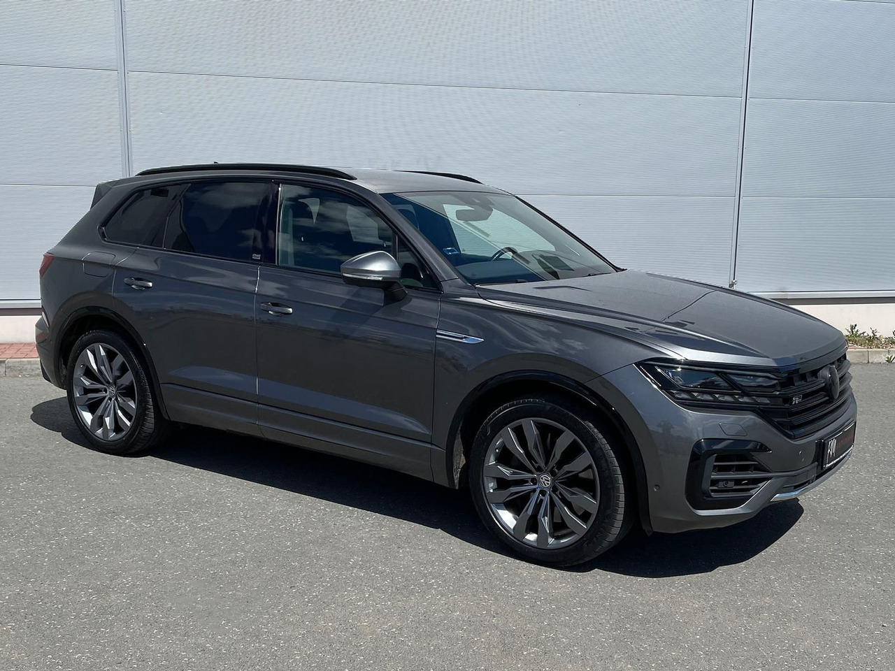 Volkswagen Touareg 4.0 V8 TDI One Million 4M LEDER AHK ACC - SUV: photos 2 Volkswagen Touareg 4.0 V8 TDI One Million 4M LEDER AHK ACC - SUV: photos 2