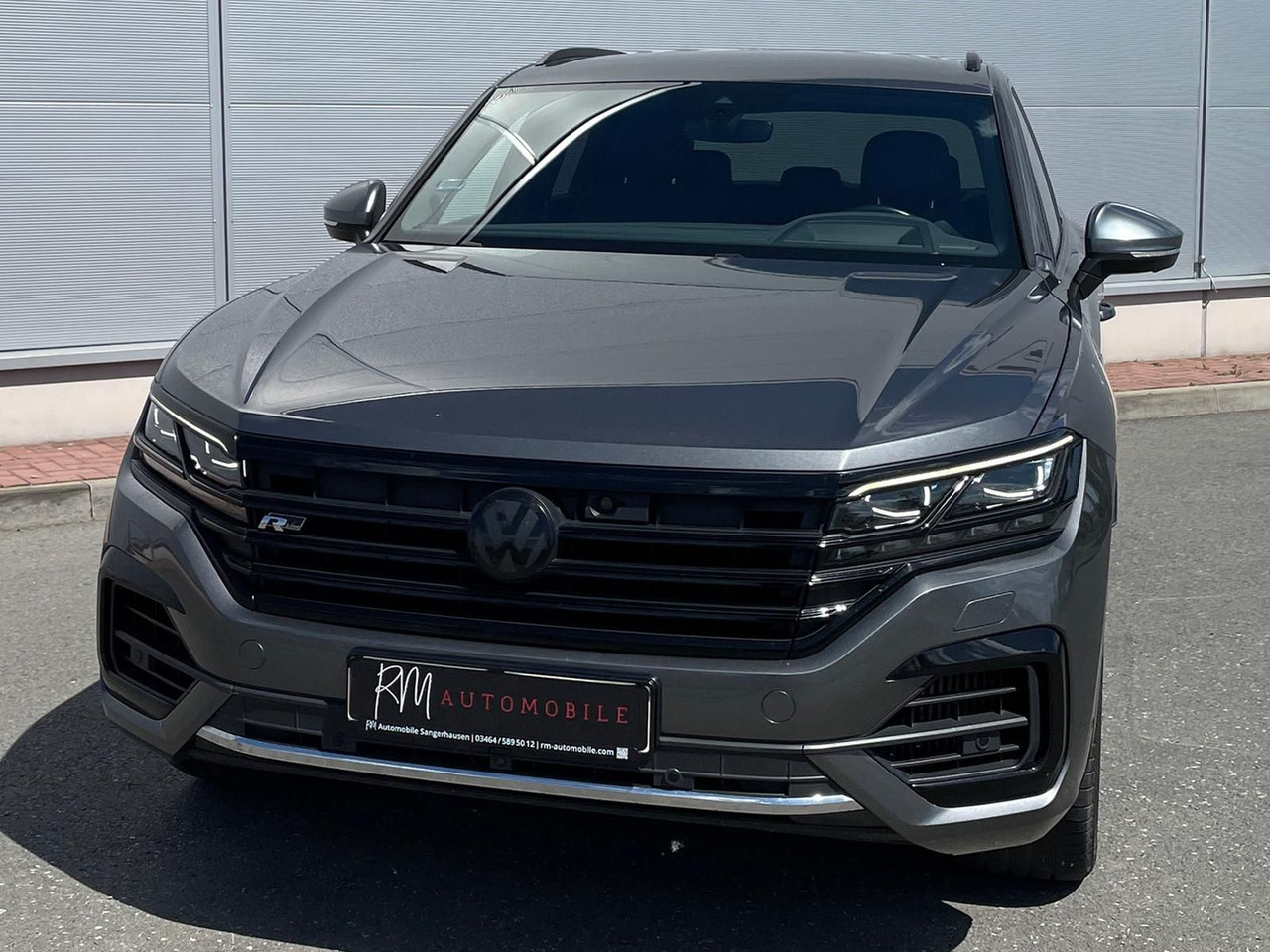 Volkswagen Touareg 4.0 V8 TDI One Million 4M LEDER AHK ACC - SUV: photos 4 Volkswagen Touareg 4.0 V8 TDI One Million 4M LEDER AHK ACC - SUV: photos 4