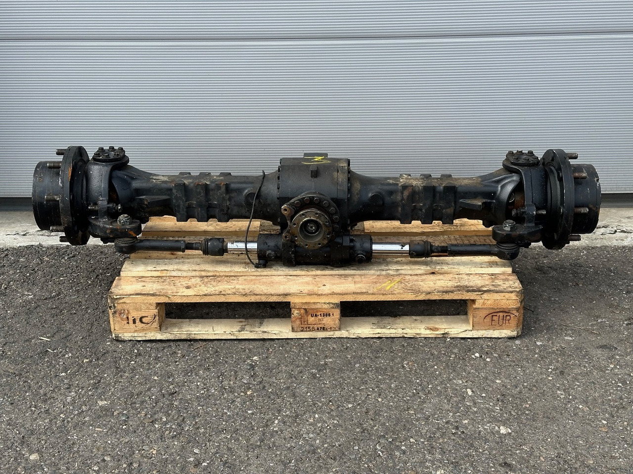 Dana Spicer Vorderachse-Planetenachse Typ:211/233-004. Kramer-Nr.1000304468. Ratio:1/13,714 #1000304468.03# - Essieu et pièces pour Chargeuse: photos 1 Dana Spicer Vorderachse-Planetenachse Typ:211/233-004. Kramer-Nr.1000304468. Ratio:1/13,714 #1000304468.03# - Essieu et pièces pour Chargeuse: photos 1