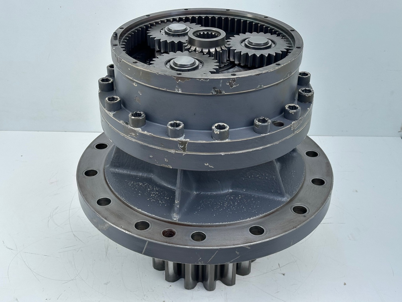 LIEBHERR Original Schwenkantrieb Typ:GFB2160 mit ID-Nr.11657357 – ID-Nr.12204229 – ID-Nr.12947309. R920 S-1545, R920-1545, R922LC-1442, R922 LC-1443, R924 LC-1444, R924 LC-1445. #11657357.04.10# - Moteur de rotation pour Pelle sur chenille: photos 3 LIEBHERR Original Schwenkantrieb Typ:GFB2160 mit ID-Nr.11657357 – ID-Nr.12204229 – ID-Nr.12947309. R920 S-1545, R920-1545, R922LC-1442, R922 LC-1443, R924 LC-1444, R924 LC-1445. #11657357.04.10# - Moteur de rotation pour Pelle sur chenille: photos 3