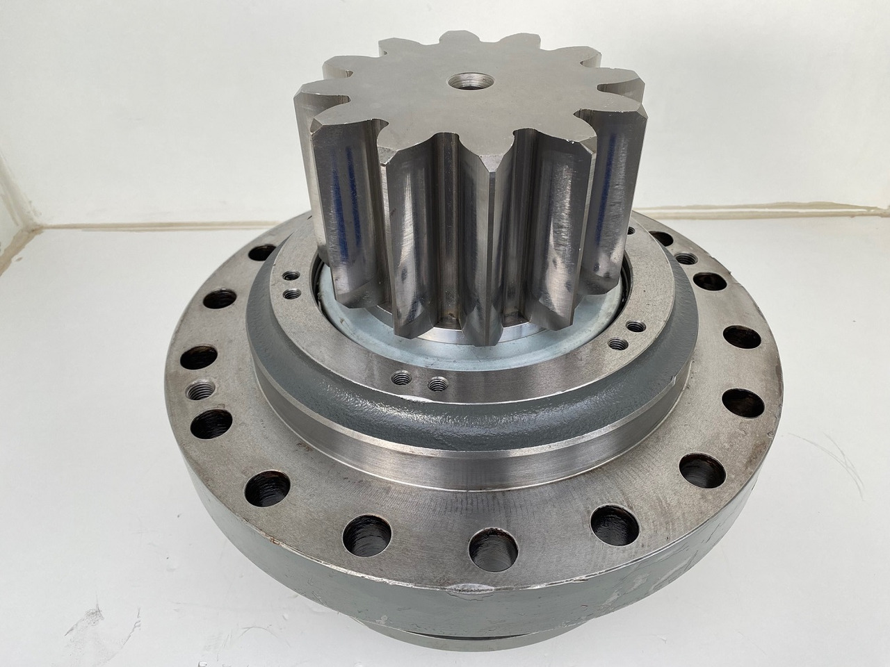 Boîte de vitesse et pièces pour Engins de chantier Liebherr Abtriebswellengehäuse ID-Nr.90013701 and Abtriebswelle ID-Nr.90214087.    SAT275A290.  R922 LC-1486. R924 LC-1487.  #0446#: photos 6