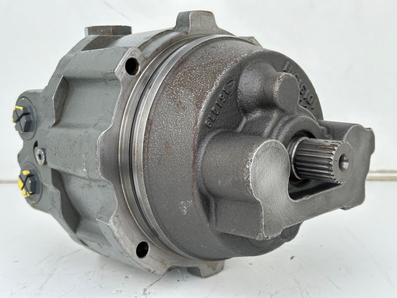 Liebherr Hydraulikeinbaumotor LH46VE 085. ID-Nr.12421312 - ID-Nr.12881023. LO1926, LOS926 K-LC, R922, R924, R926, R926 K-LC, R930 T. #20.38.0978# - Moteur hydraulique pour Engins de chantier: photos 2 Liebherr Hydraulikeinbaumotor LH46VE 085. ID-Nr.12421312 - ID-Nr.12881023. LO1926, LOS926 K-LC, R922, R924, R926, R926 K-LC, R930 T. #20.38.0978# - Moteur hydraulique pour Engins de chantier: photos 2