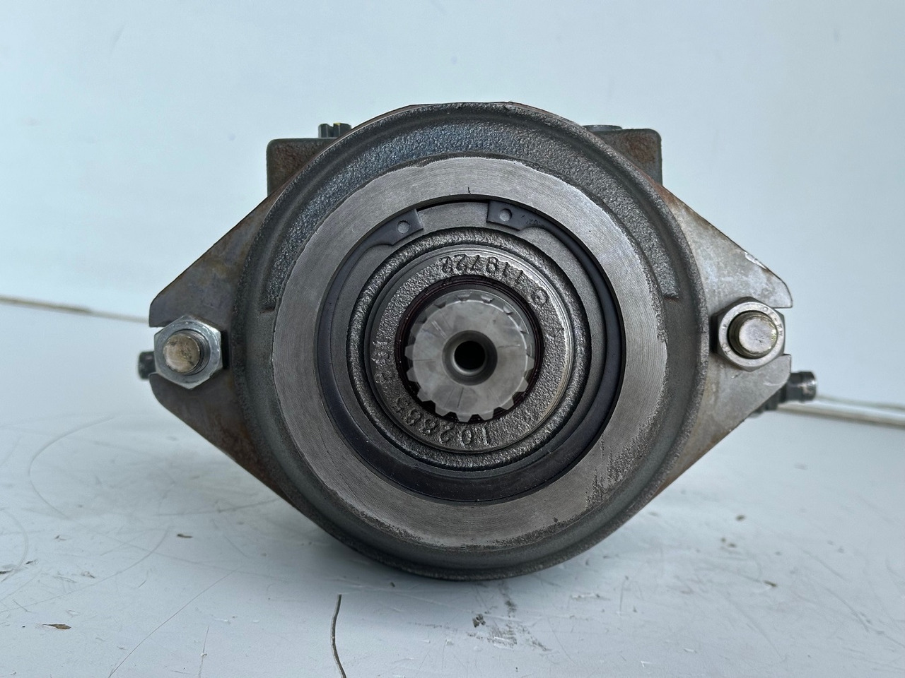 Liebherr Hydraulikeinbaumotor Typ:FMF058, ID-Nr.10122576 - ID-Nr.10145827 - ID-Nr.11371069. LOS1906, P924 COMP , R906, R906 PROTO, R916, R922, R924, R924 COMP, R926 COMP, R926 K LC. #39780# - Moteur hydraulique pour Pelle: photos 5 Liebherr Hydraulikeinbaumotor Typ:FMF058, ID-Nr.10122576 - ID-Nr.10145827 - ID-Nr.11371069. LOS1906, P924 COMP , R906, R906 PROTO, R916, R922, R924, R924 COMP, R926 COMP, R926 K LC. #39780# - Moteur hydraulique pour Pelle: photos 5