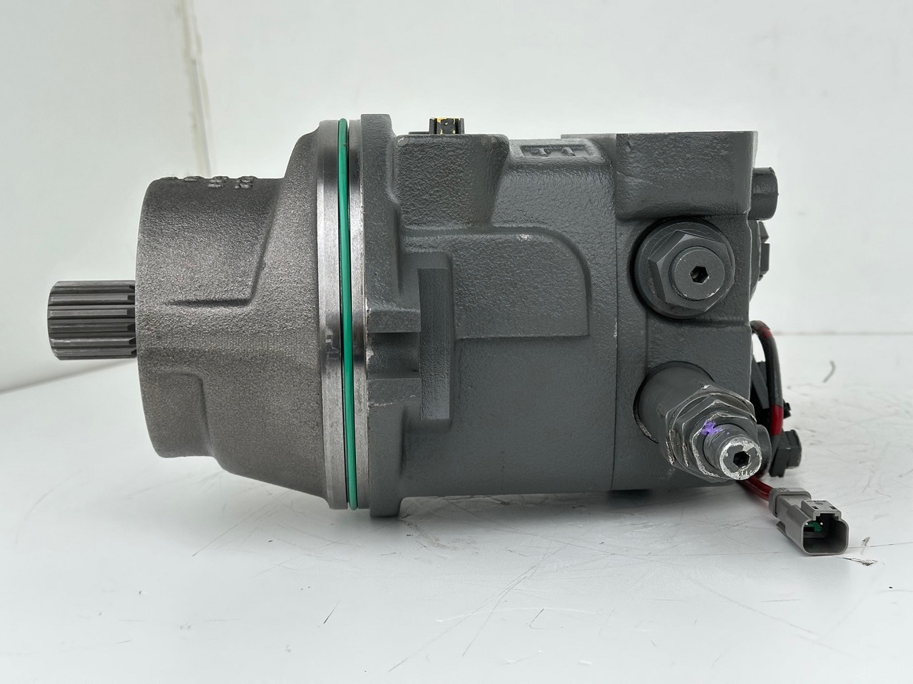Liebherr Hydraulikeinbaumotor Typ:FMF058. ID-Nr.12483261. SAT275/266. R926 K-LC-1565, R926 K-LC-1827, R930 T-1980. #12483261.00573# - Moteur hydraulique pour Pelle sur chenille: photos 5 Liebherr Hydraulikeinbaumotor Typ:FMF058. ID-Nr.12483261. SAT275/266. R926 K-LC-1565, R926 K-LC-1827, R930 T-1980. #12483261.00573# - Moteur hydraulique pour Pelle sur chenille: photos 5