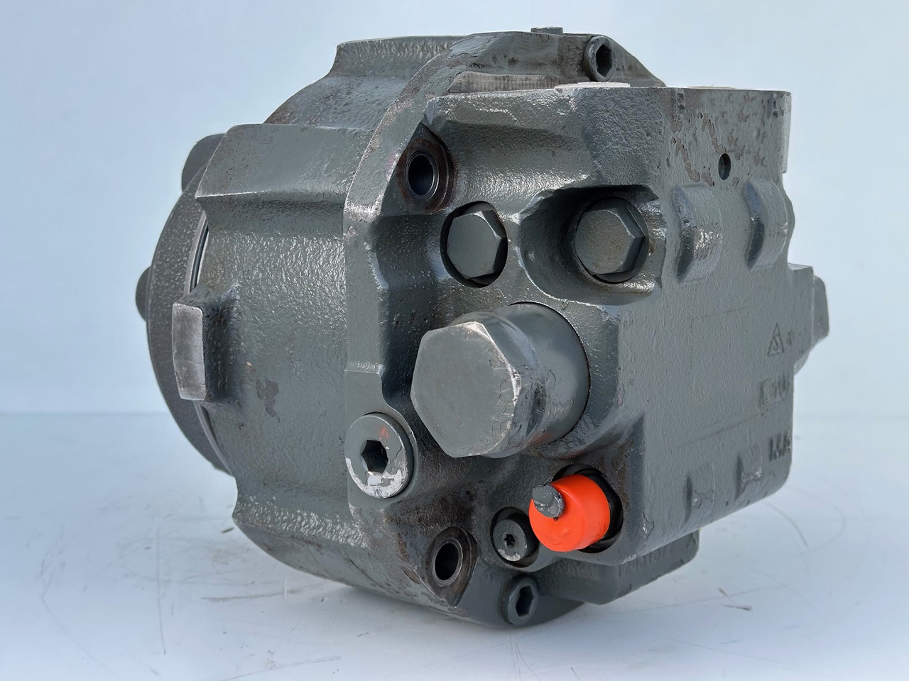 Liebherr Hydraulikeinbaumotor Typ:LH46VE 108. ID-Nr.11428178 . LOS926-1715,R926-1715,R928-1715,R930-1716,R934-1550,R936K-LC,R936K-NLC,R936K-SLC,R938. #11428178.0663# - Moteur de translation pour Engins de chantier: photos 5 Liebherr Hydraulikeinbaumotor Typ:LH46VE 108. ID-Nr.11428178 . LOS926-1715,R926-1715,R928-1715,R930-1716,R934-1550,R936K-LC,R936K-NLC,R936K-SLC,R938. #11428178.0663# - Moteur de translation pour Engins de chantier: photos 5