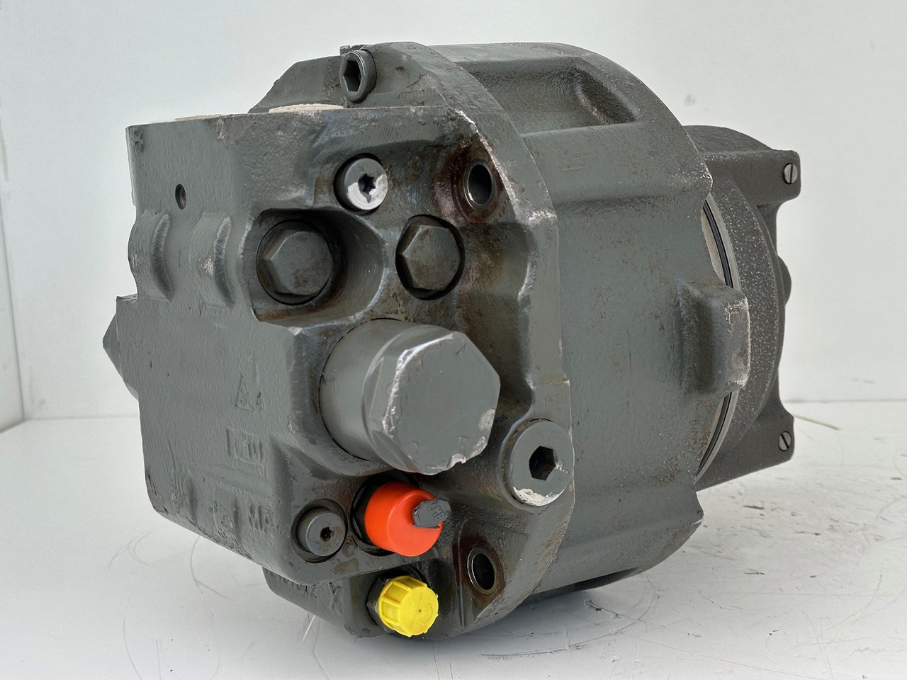 Liebherr Hydraulikeinbaumotor Typ:LH46VE 108. ID-Nr.11428178 . LOS926-1715,R926-1715,R928-1715,R930-1716,R934-1550,R936K-LC,R936K-NLC,R936K-SLC,R938. #11428178.0717# - Moteur de translation pour Engins de chantier: photos 5 Liebherr Hydraulikeinbaumotor Typ:LH46VE 108. ID-Nr.11428178 . LOS926-1715,R926-1715,R928-1715,R930-1716,R934-1550,R936K-LC,R936K-NLC,R936K-SLC,R938. #11428178.0717# - Moteur de translation pour Engins de chantier: photos 5
