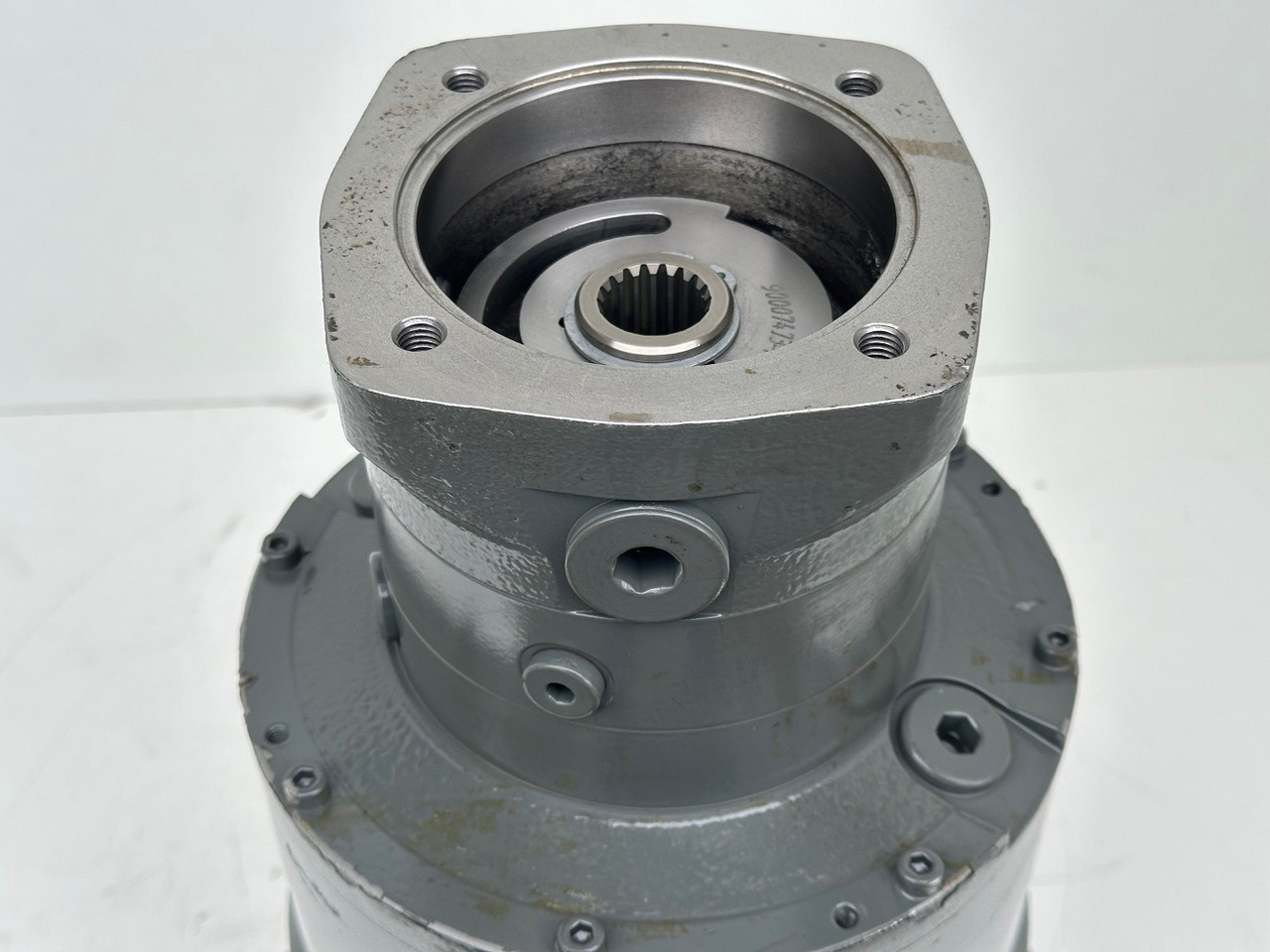 Liebherr Liebherr Drehwerkantrieb Typ:DAT200/1455 mit ID-Nr.13763178 - ID-Nr.13777972. #13763178.545-01216# - Moteur de rotation pour Grue sur chenilles: photos 4 Liebherr Liebherr Drehwerkantrieb Typ:DAT200/1455 mit ID-Nr.13763178 - ID-Nr.13777972. #13763178.545-01216# - Moteur de rotation pour Grue sur chenilles: photos 4