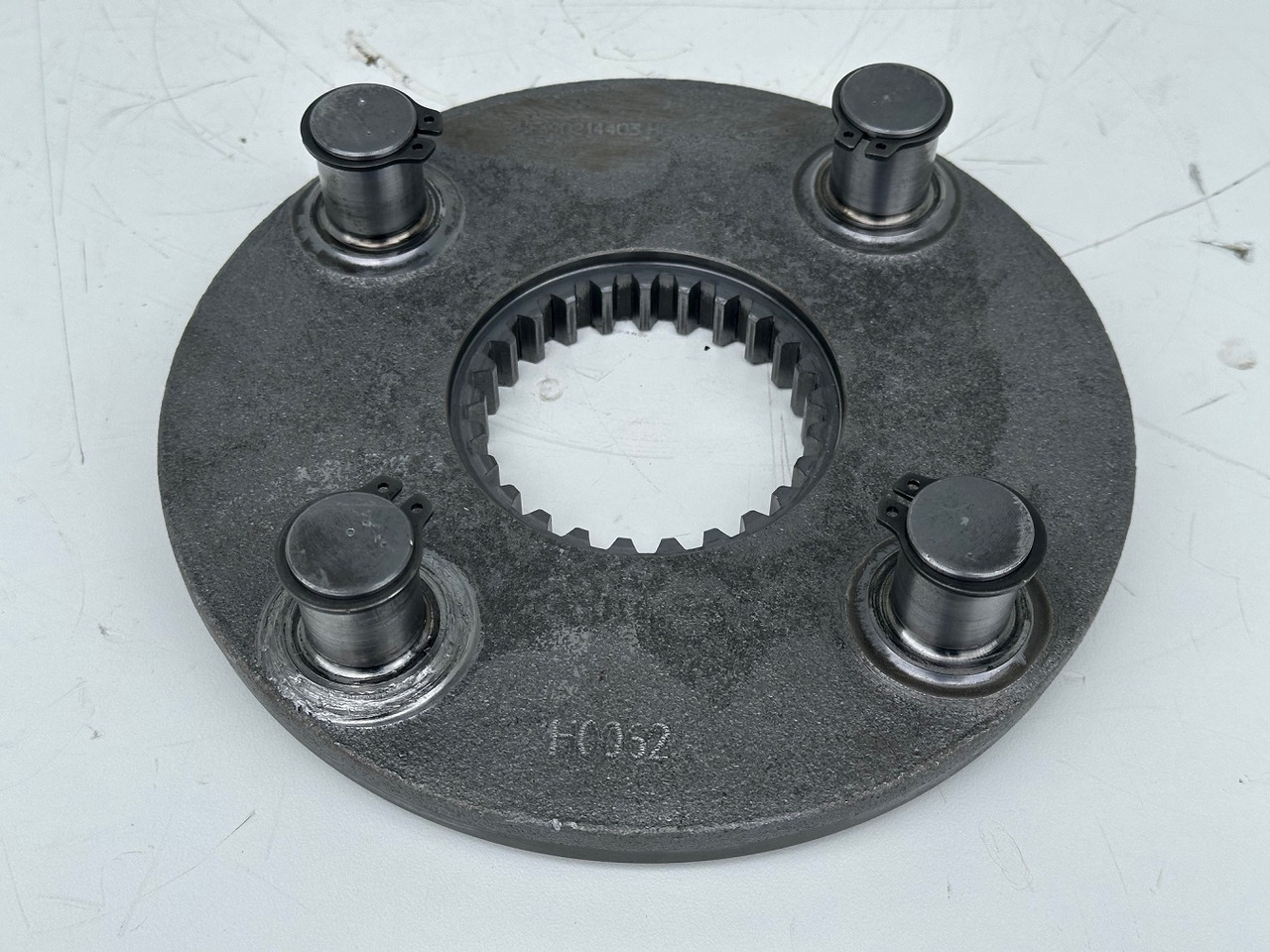 Liebherr Planetenträger ID-Nr.90214403. SAT275A290. R922 LC-1486. R924 LC-1487. #90214403.HO.925# - Moteur de rotation pour Engins de chantier: photos 1 Liebherr Planetenträger ID-Nr.90214403. SAT275A290. R922 LC-1486. R924 LC-1487. #90214403.HO.925# - Moteur de rotation pour Engins de chantier: photos 1