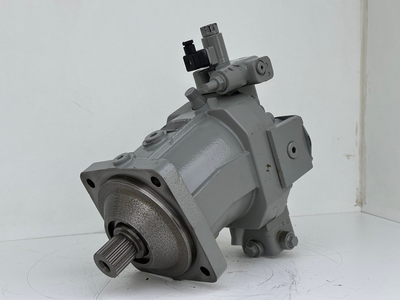 Liebherr Verstellmotor ID-Nr.510240108 - Hydromatik Rexroth Axialkolben-Verstellmotor Typ:A6VM140EP2D/63W-VZB017HB. #24338070# - Moteur hydraulique pour Grue sur chenilles: photos 1 Liebherr Verstellmotor ID-Nr.510240108 - Hydromatik Rexroth Axialkolben-Verstellmotor Typ:A6VM140EP2D/63W-VZB017HB. #24338070# - Moteur hydraulique pour Grue sur chenilles: photos 1