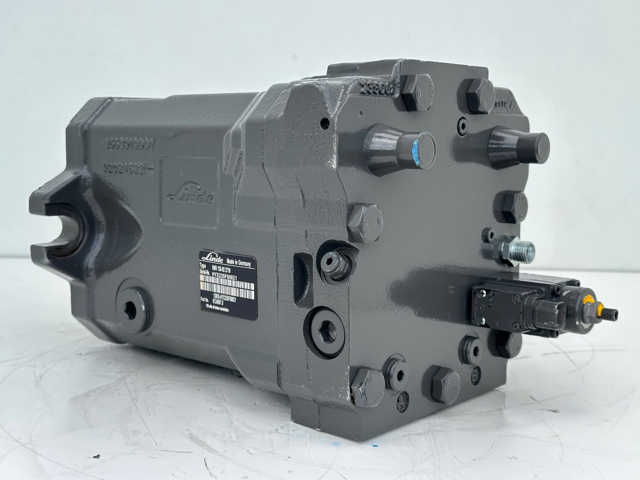 Linde Verstellmotor-Axialkolbenmotor Typ:HMV135-02 2710. #HMV135-02.2710# - Moteur hydraulique: photos 4 Linde Verstellmotor-Axialkolbenmotor Typ:HMV135-02 2710. #HMV135-02.2710# - Moteur hydraulique: photos 4