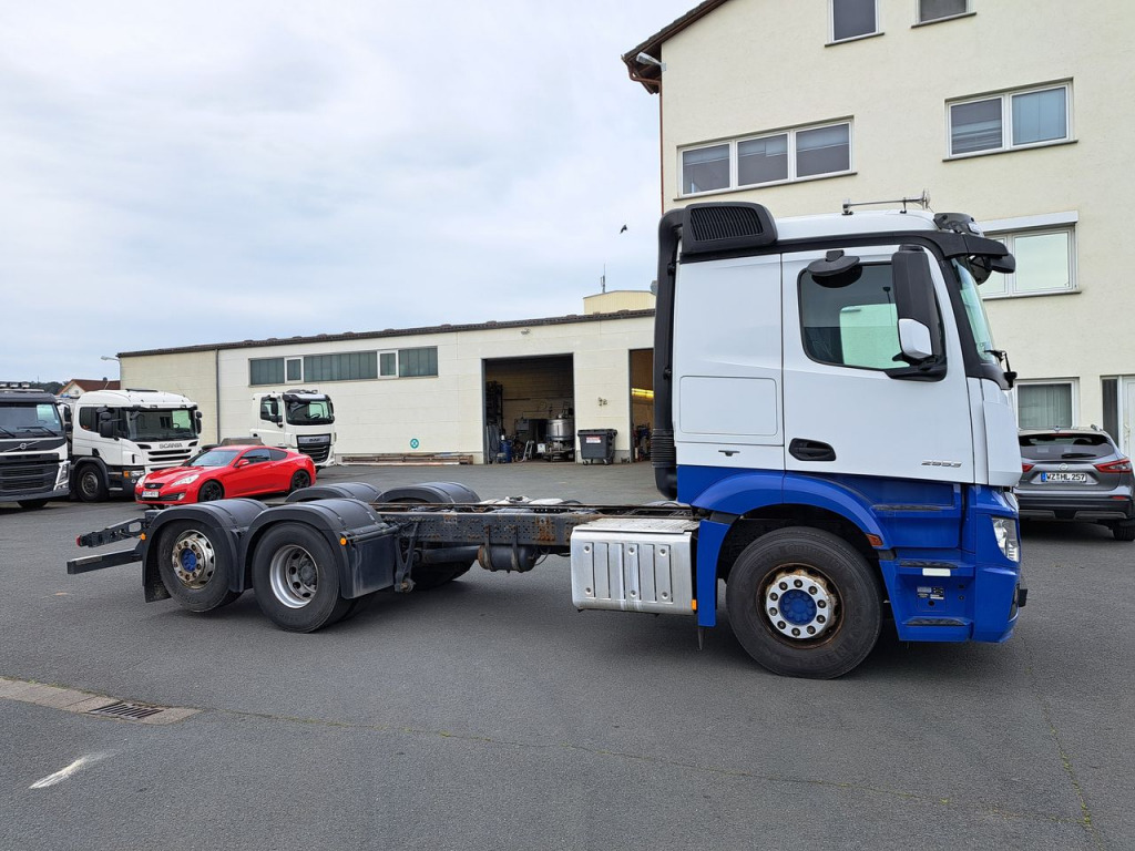 Mercedes Benz 2553 Actros 6x2 (Nr. 5790) - Châssis cabine: photos 1 Mercedes Benz 2553 Actros 6x2 (Nr. 5790) - Châssis cabine: photos 1