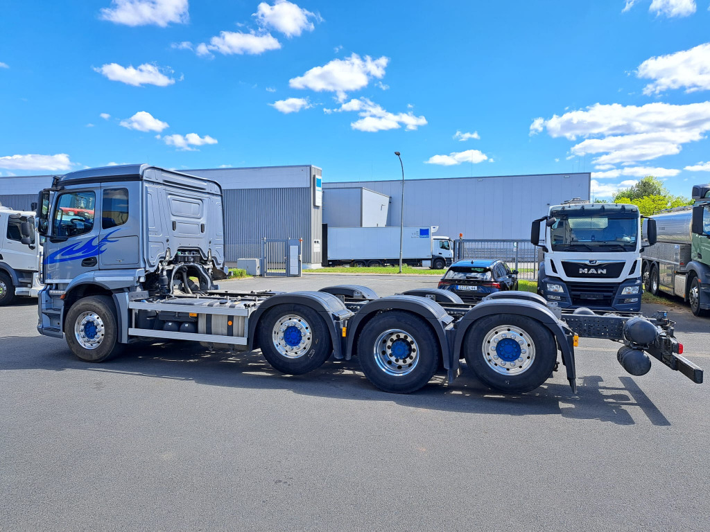 Mercedes Benz Actros 3243 8x2 1,2 & 4 Lenkachse, 2 & 4 Liftbar(Nr. 6051) - Châssis cabine: photos 4 Mercedes Benz Actros 3243 8x2 1,2 & 4 Lenkachse, 2 & 4 Liftbar(Nr. 6051) - Châssis cabine: photos 4