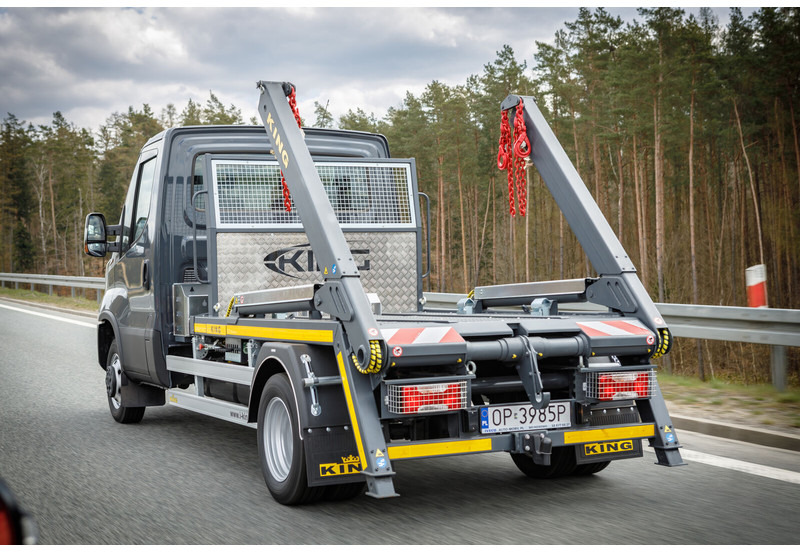 Iveco Daily 70C18 + KING Bramowiec / Skiploader / Absetzkipper - Camion multibenne: photos 1 Iveco Daily 70C18 + KING Bramowiec / Skiploader / Absetzkipper - Camion multibenne: photos 1
