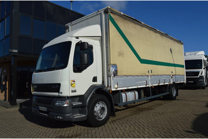 DAF CF 250 * EURO3 * MANUAL * 4X2 * - Camion à rideaux coulissants: photos 1 DAF CF 250 * EURO3 * MANUAL * 4X2 * - Camion à rideaux coulissants: photos 1