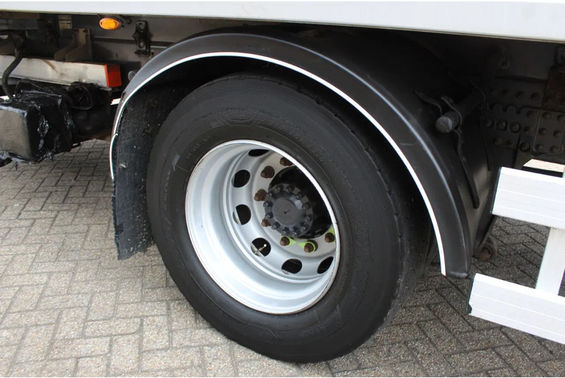 Camion frigorifique Volvo FM 330 * EURO5 * CARRIER SUPRA SILENT MT *: photos 14