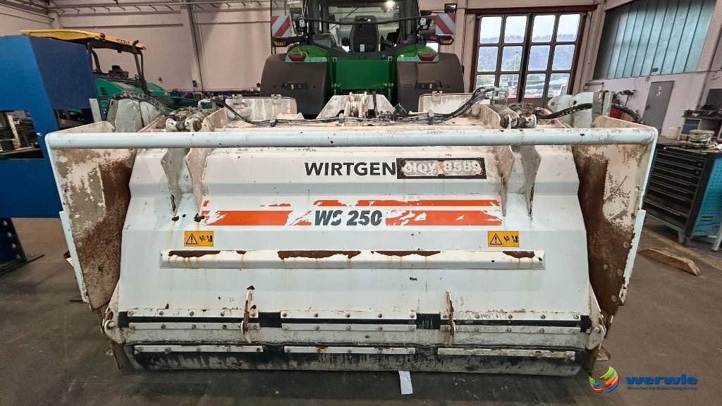Wirtgen WS 250 - Travaux routiers: photos 2 Wirtgen WS 250 - Travaux routiers: photos 2