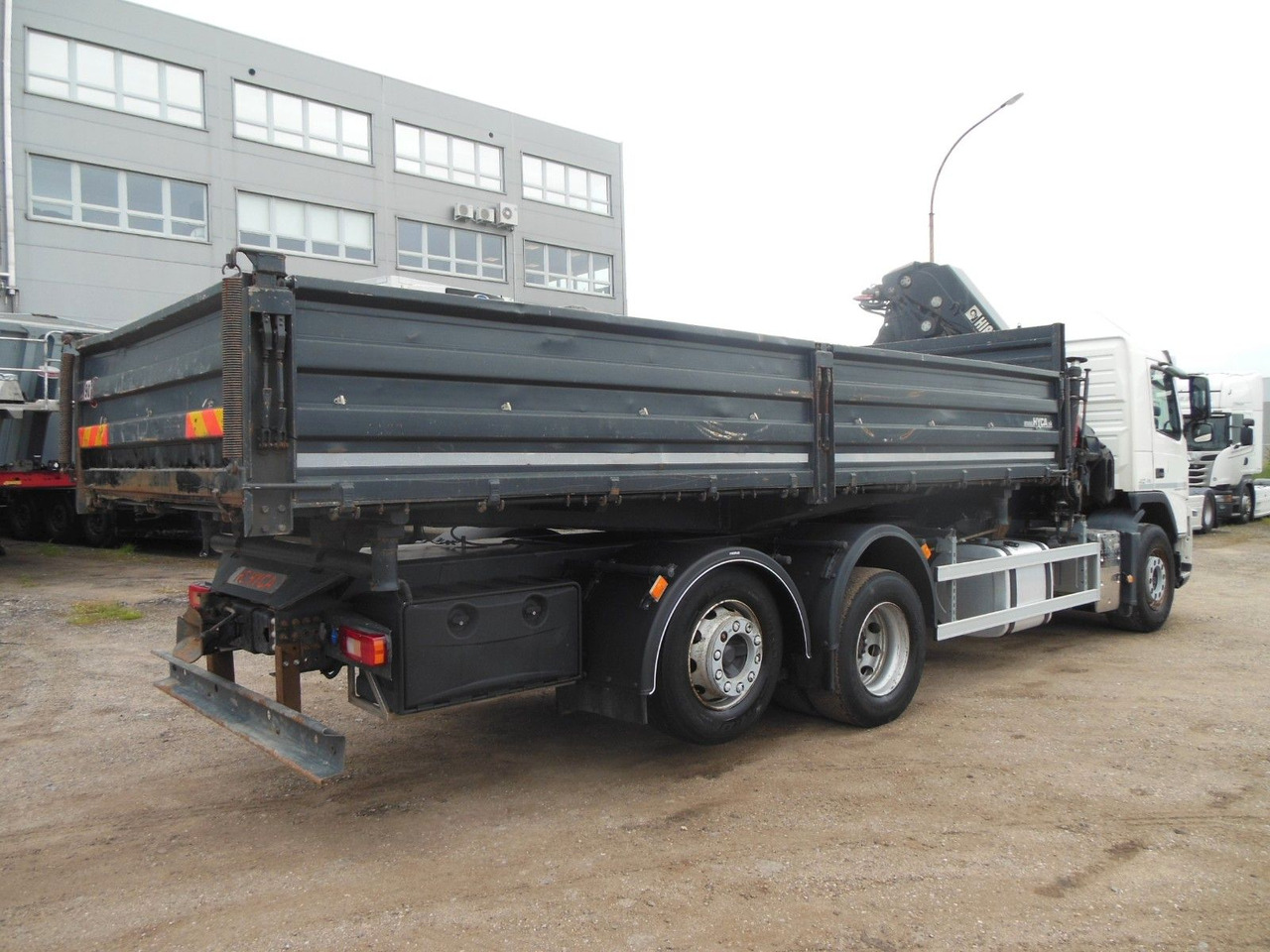 Volvo FM 410, 6X2, DREISEITEN KIPPER, HIAB XS 211 - Camion benne, Camion grue: photos 3 Volvo FM 410, 6X2, DREISEITEN KIPPER, HIAB XS 211 - Camion benne, Camion grue: photos 3