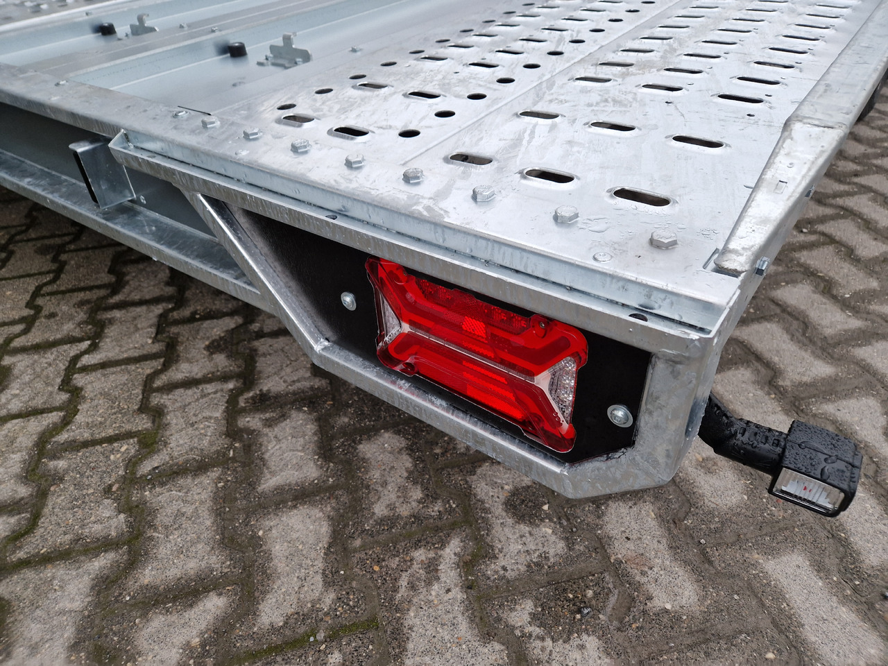 BJT T Transporter 231 550x224cm grau Tridem Alufelgen Auffahrrampen 180cm (XXL) 3500kg Aktion - Remorque porte engin: photos 3 BJT T Transporter 231 550x224cm grau Tridem Alufelgen Auffahrrampen 180cm (XXL) 3500kg Aktion - Remorque porte engin: photos 3