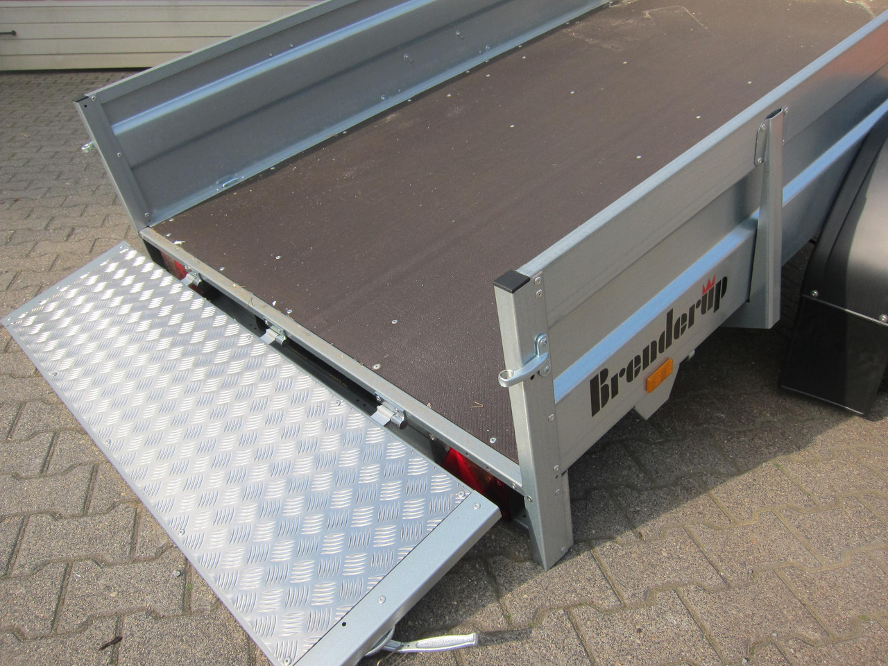 Brenderup 2260 WSB 258x153x40cm Stahl ankippbar Rampe extrabreit klappbare Vorderwand 1300kg - Remorque porte engin: photos 1 Brenderup 2260 WSB 258x153x40cm Stahl ankippbar Rampe extrabreit klappbare Vorderwand 1300kg - Remorque porte engin: photos 1