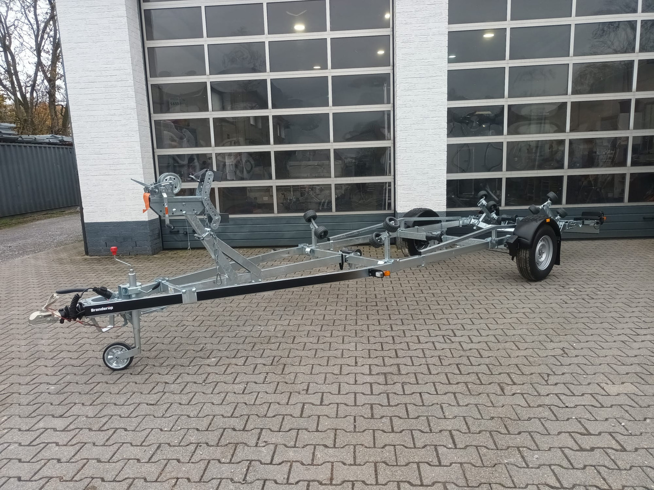 Brenderup Bootstrailer Premium 201500B SR X LED Superrollen 1500kg - Remorque bateau: photos 1 Brenderup Bootstrailer Premium 201500B SR X LED Superrollen 1500kg - Remorque bateau: photos 1