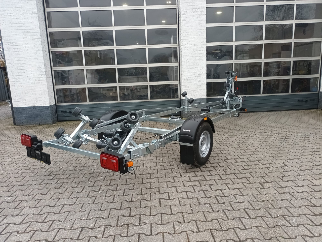 Brenderup Bootstrailer Premium 201500B SR X LED Superrollen 1500kg - Remorque bateau: photos 2 Brenderup Bootstrailer Premium 201500B SR X LED Superrollen 1500kg - Remorque bateau: photos 2