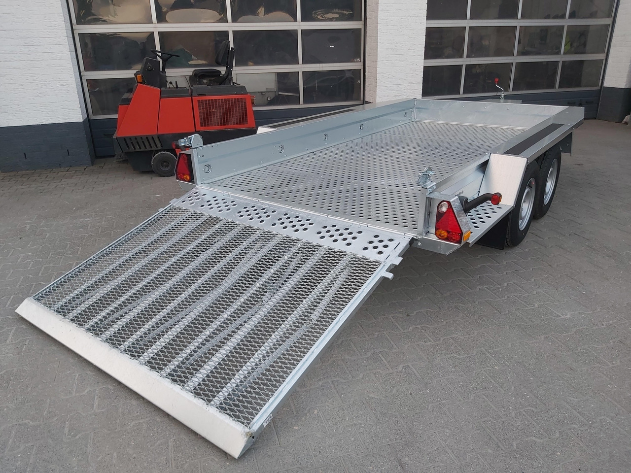 Brenderup MT 3651 MT3600 STB3500s 360x179x27cm Auffahrklappe Lochboden Stahl Reserverad 3500kg - Remorque porte engin: photos 3 Brenderup MT 3651 MT3600 STB3500s 360x179x27cm Auffahrklappe Lochboden Stahl Reserverad 3500kg - Remorque porte engin: photos 3