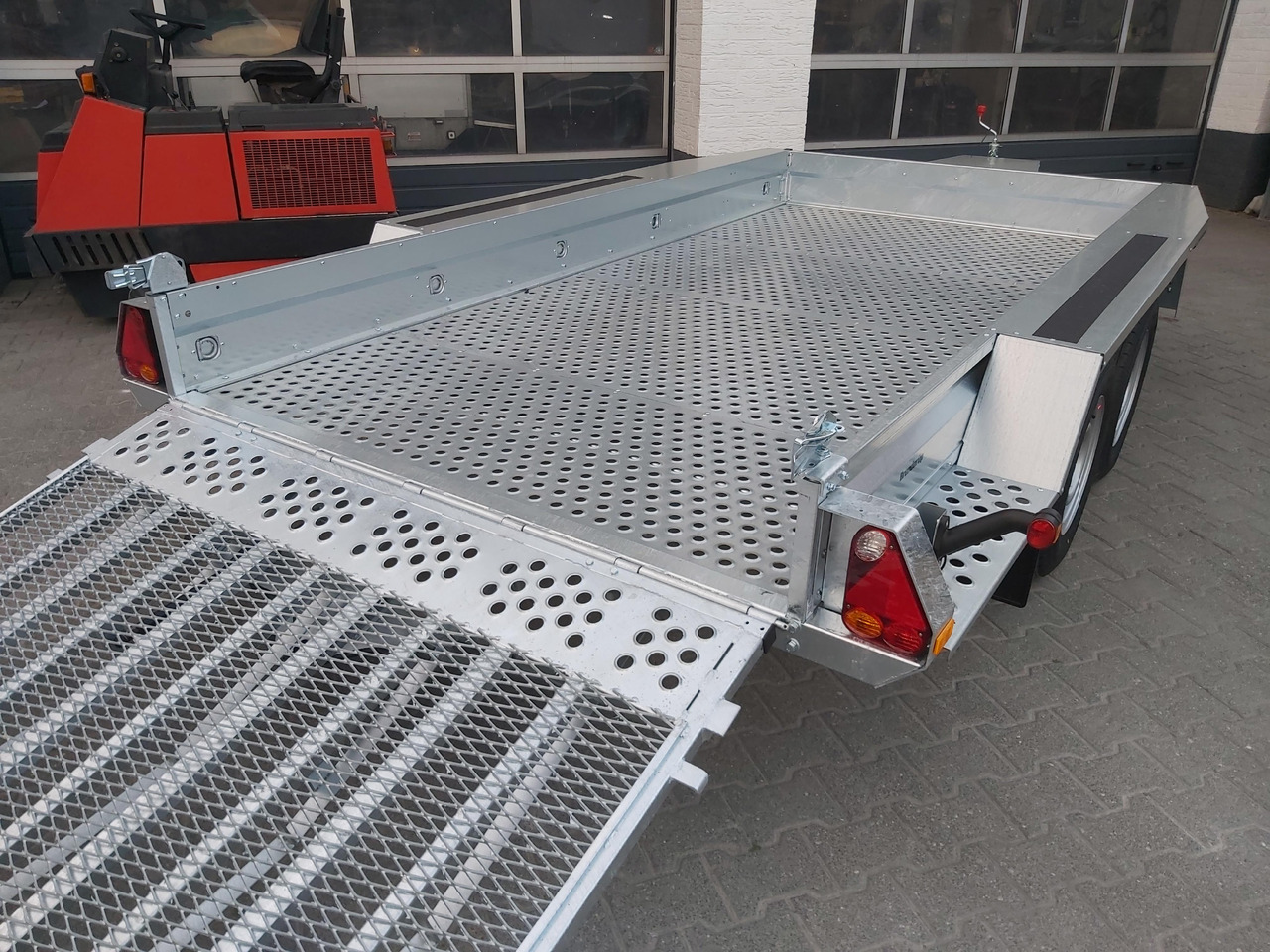 Brenderup MT 3651 MT3600 STB3500s 360x179x27cm Auffahrklappe Lochboden Stahl Reserverad 3500kg - Remorque porte engin: photos 2 Brenderup MT 3651 MT3600 STB3500s 360x179x27cm Auffahrklappe Lochboden Stahl Reserverad 3500kg - Remorque porte engin: photos 2
