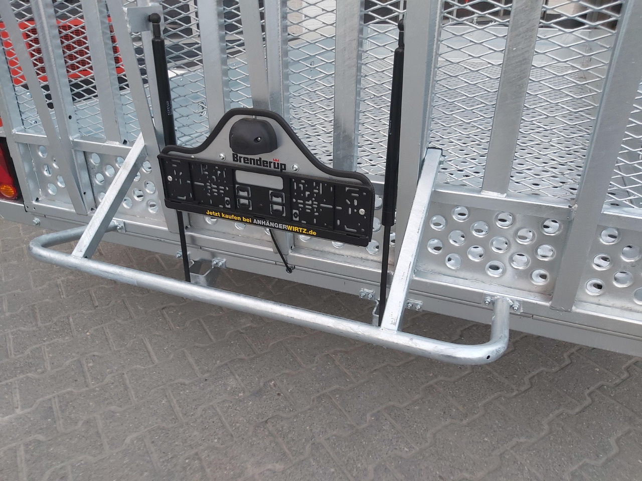 Brenderup MT 3651 MT3600 STB3500s 360x179x27cm Auffahrklappe Lochboden Stahl Reserverad 3500kg - Remorque porte engin: photos 4 Brenderup MT 3651 MT3600 STB3500s 360x179x27cm Auffahrklappe Lochboden Stahl Reserverad 3500kg - Remorque porte engin: photos 4