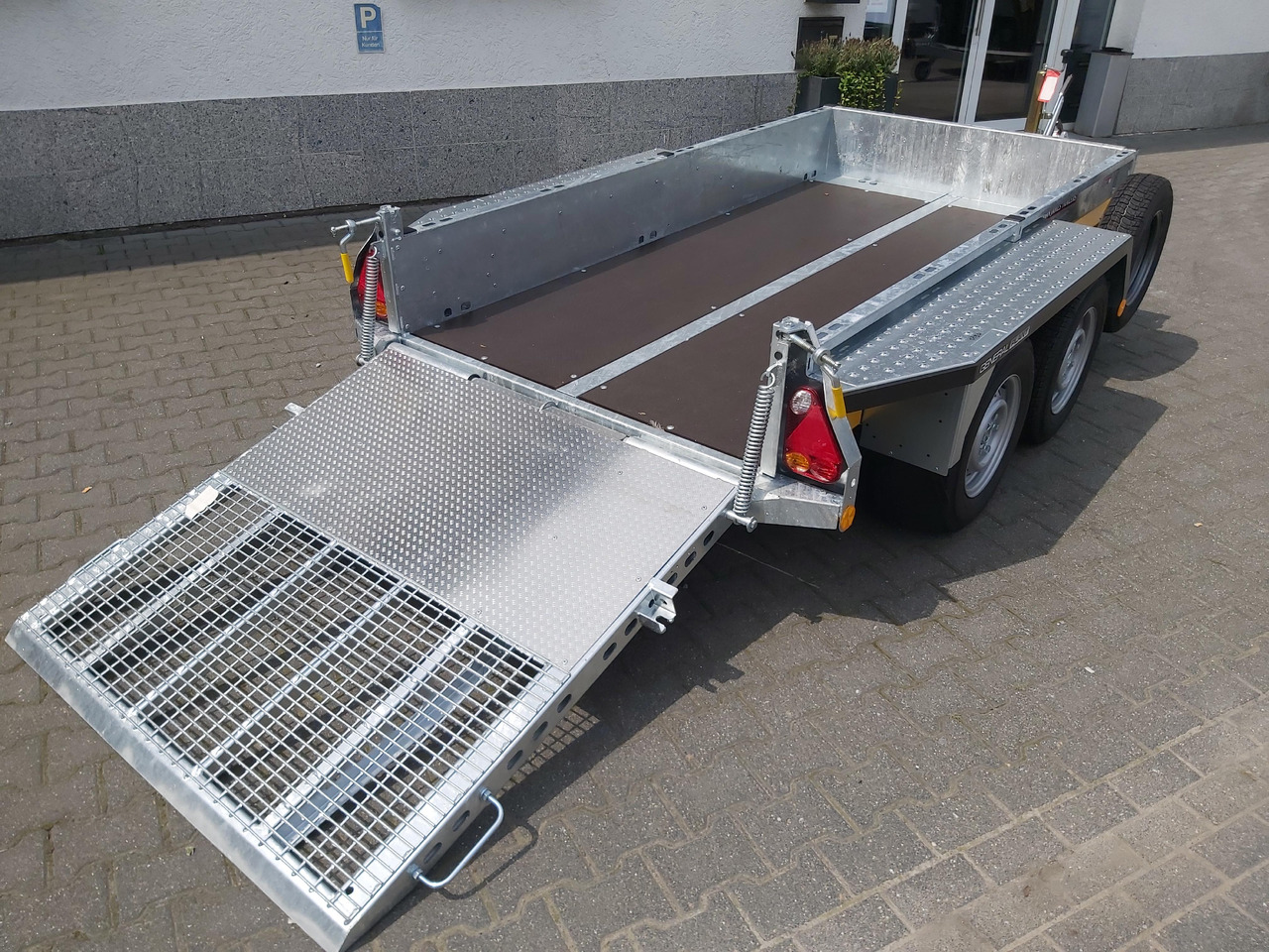 Brian James General Plant 260x130x25cm Halbgitter Auffahrklappe 150cm Reserverad (S) 2700kg - Remorque porte engin: photos 5 Brian James General Plant 260x130x25cm Halbgitter Auffahrklappe 150cm Reserverad (S) 2700kg - Remorque porte engin: photos 5