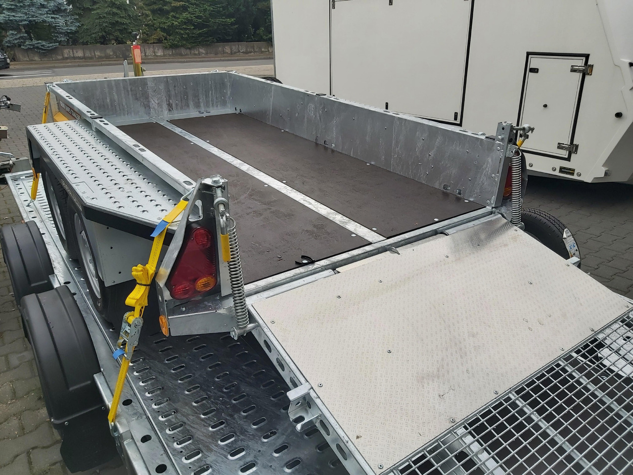 Brian James General Plant 260x130x25cm Halbgitter Auffahrklappe 150cm Reserverad (S) 2700kg - Remorque porte engin: photos 3 Brian James General Plant 260x130x25cm Halbgitter Auffahrklappe 150cm Reserverad (S) 2700kg - Remorque porte engin: photos 3