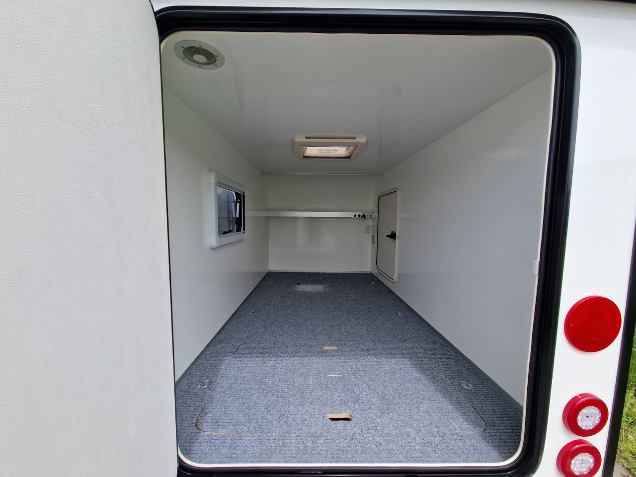 Cargo Base Camp offroad M 290x148x128cm Solar Akku 12 Volt Reeling 1350kg 100km/H - Caravane: photos 4 Cargo Base Camp offroad M 290x148x128cm Solar Akku 12 Volt Reeling 1350kg 100km/H - Caravane: photos 4