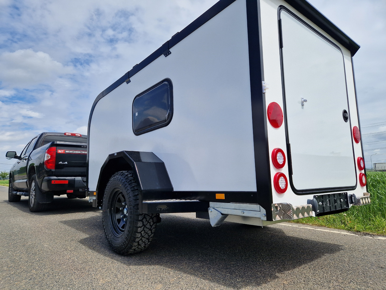 Cargo Base Camp offroad M 290x148x128cm Solar Akku 12 Volt Reeling 1350kg 100km/H - Caravane: photos 3 Cargo Base Camp offroad M 290x148x128cm Solar Akku 12 Volt Reeling 1350kg 100km/H - Caravane: photos 3