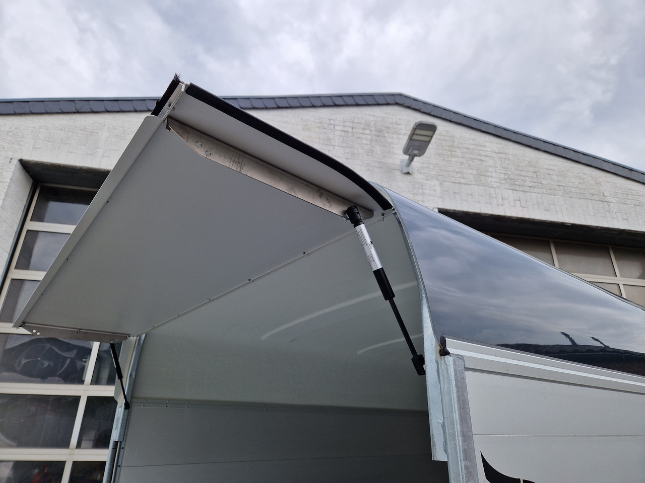 Cargo Roadster 400 312x164x184cm Alu Poly darkgrey Aluboden Seitentür 1300kg Pullman 100 km/H Abverk - Remorque voiture: photos 2 Cargo Roadster 400 312x164x184cm Alu Poly darkgrey Aluboden Seitentür 1300kg Pullman 100 km/H Abverk - Remorque voiture: photos 2