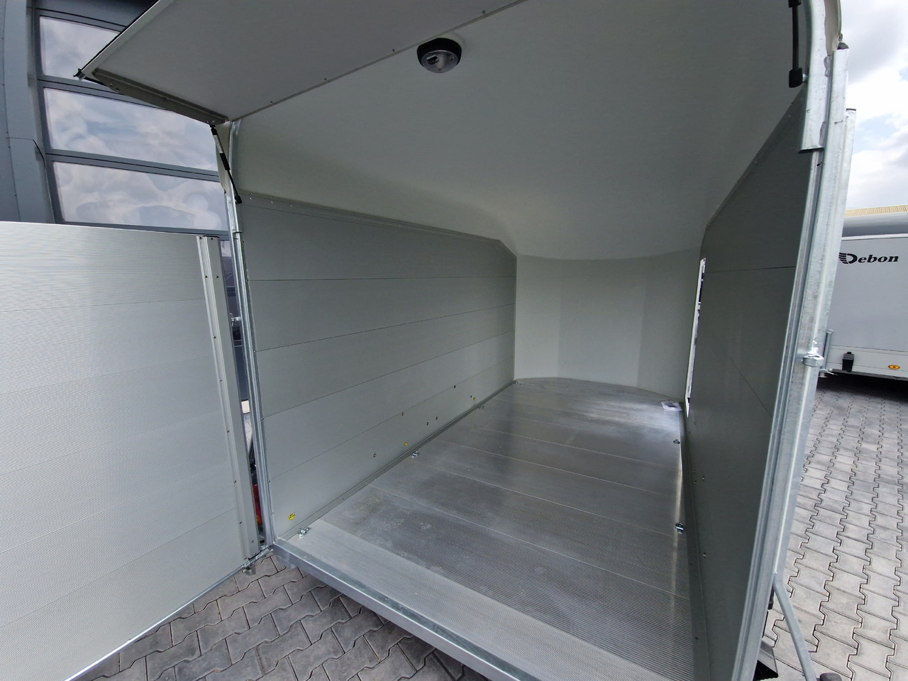 Cargo Roadster 700 plus 375x180x200cm Alu Poly weiß Seitentür Pullman 100km/H 2600kg Modell 2025 - Remorque voiture: photos 5 Cargo Roadster 700 plus 375x180x200cm Alu Poly weiß Seitentür Pullman 100km/H 2600kg Modell 2025 - Remorque voiture: photos 5