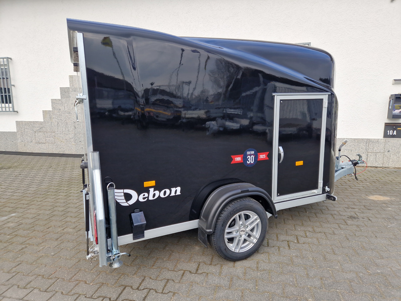 Debon Cargo 1300 300x152x168cm black Seitentür Alufelgen darkl Pullman II 100km/H 1300kg Modell 25 - Remorque fourgon: photos 5 Debon Cargo 1300 300x152x168cm black Seitentür Alufelgen darkl Pullman II 100km/H 1300kg Modell 25 - Remorque fourgon: photos 5