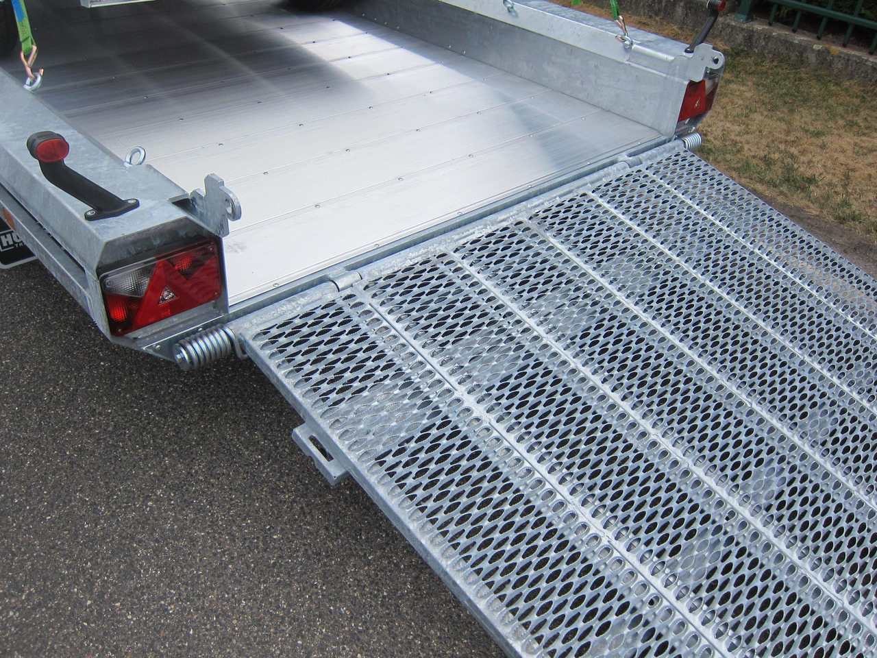 HULCO TERRAX Aluboden 394x180x27cm Heckrampe 150cm Tridem (XL) 3500kg - Remorque porte engin: photos 2 HULCO TERRAX Aluboden 394x180x27cm Heckrampe 150cm Tridem (XL) 3500kg - Remorque porte engin: photos 2