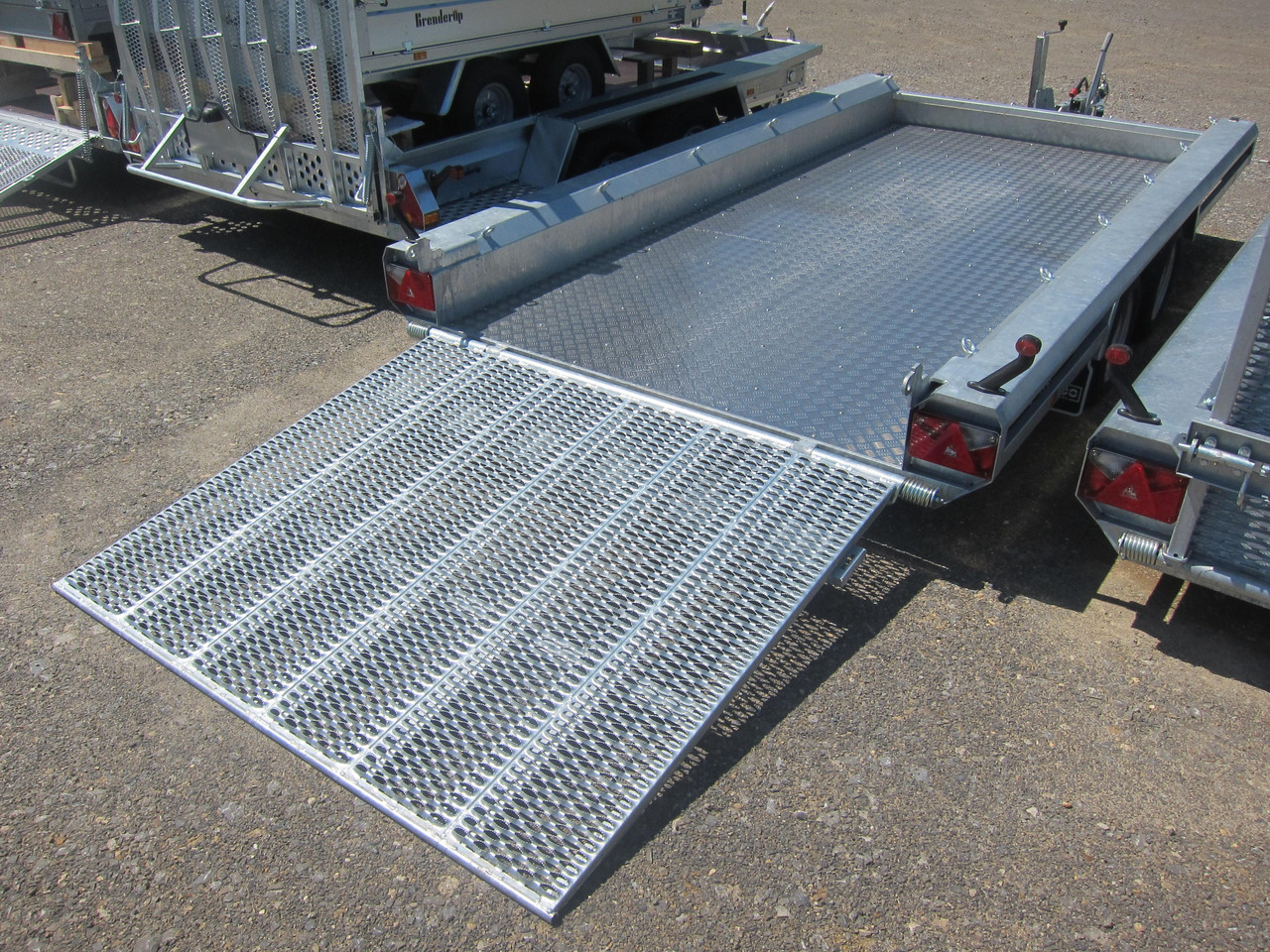 HULCO TERRAX Aluboden 394x180x27cm Heckrampe 150cm (XL) 3000kg - Remorque porte engin: photos 3 HULCO TERRAX Aluboden 394x180x27cm Heckrampe 150cm (XL) 3000kg - Remorque porte engin: photos 3