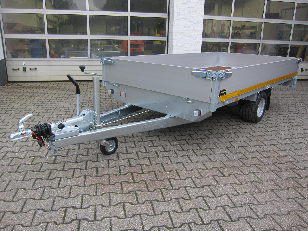 Hochlader 310x160x30cm Lfh: 56cm 10" niedrig Fahrwerk (M) 1350kg - Remorque voiture: photos 2 Hochlader 310x160x30cm Lfh: 56cm 10" niedrig Fahrwerk (M) 1350kg - Remorque voiture: photos 2