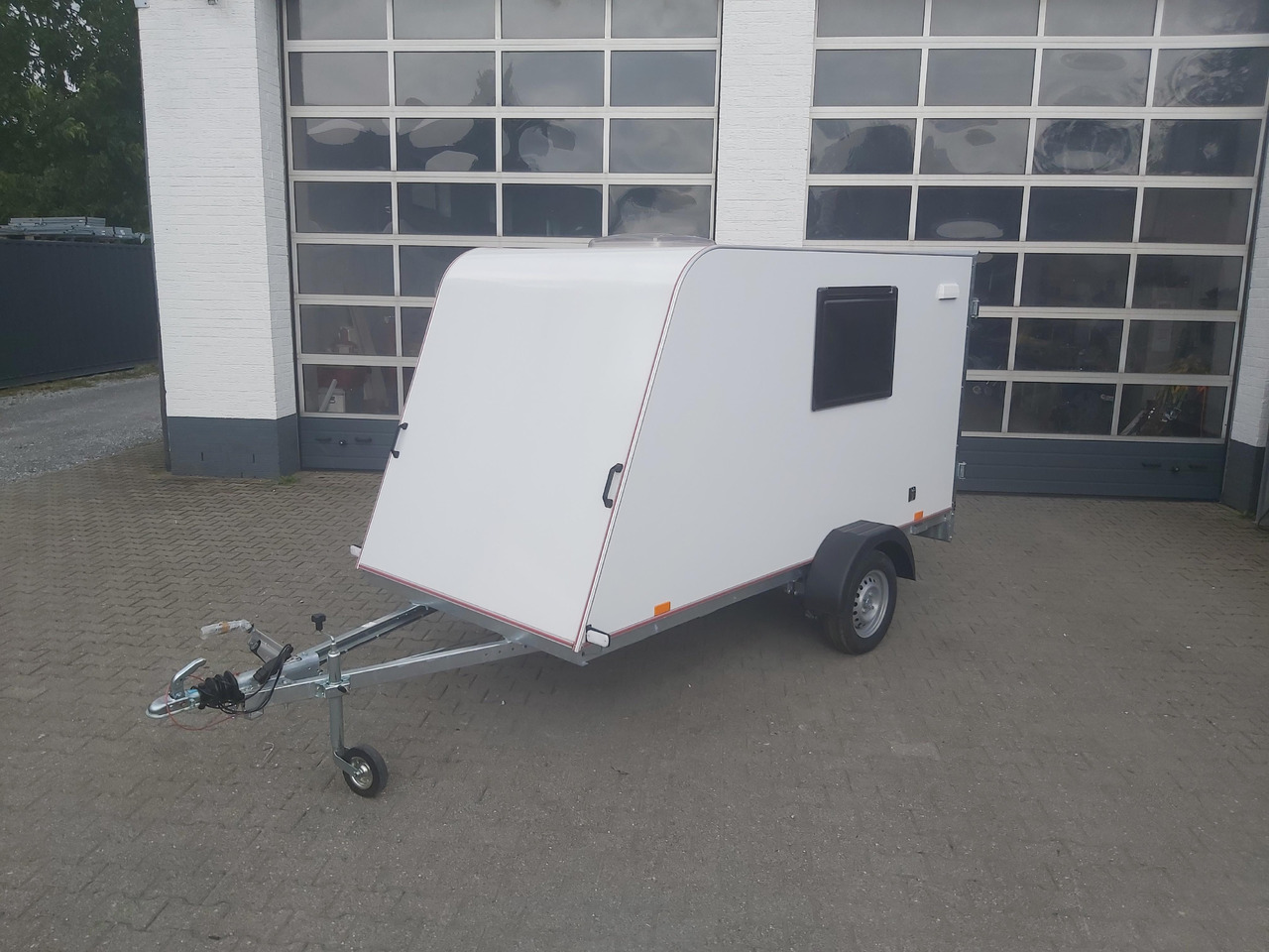 Kargo Camp TFS S Midi 320x150x150cm aero Seitentür Fenster Strom 230V (S) 750kg gebremst Modell 22 - Caravane: photos 5 Kargo Camp TFS S Midi 320x150x150cm aero Seitentür Fenster Strom 230V (S) 750kg gebremst Modell 22 - Caravane: photos 5
