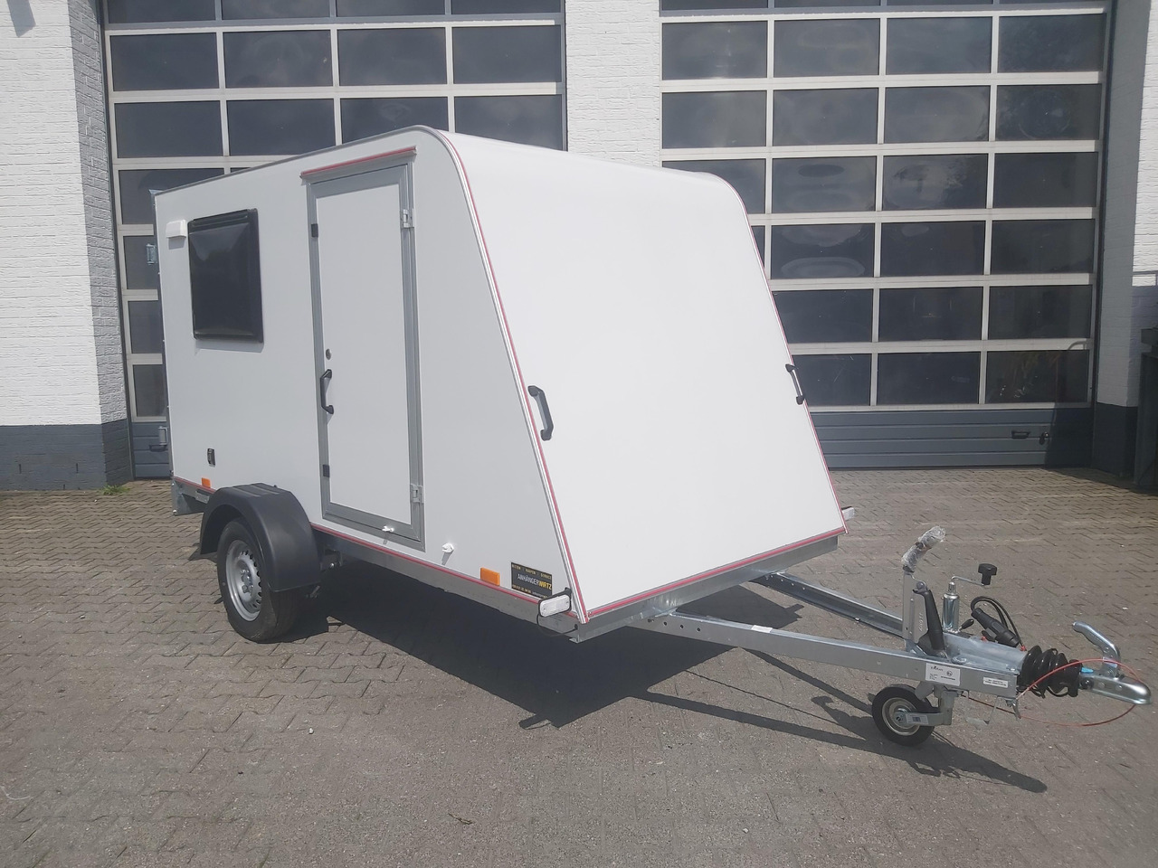 Kargo Camp TFS S Midi 320x150x150cm aero Seitentür Fenster Strom 230V (S) 750kg gebremst Modell 22 - Caravane: photos 1 Kargo Camp TFS S Midi 320x150x150cm aero Seitentür Fenster Strom 230V (S) 750kg gebremst Modell 22 - Caravane: photos 1