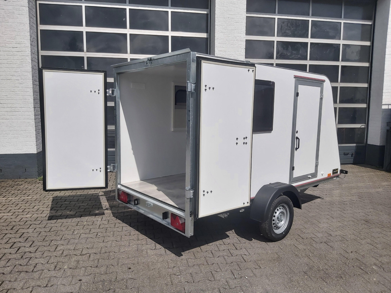 Kargo Camp TFS S Midi 320x150x150cm aero Seitentür Fenster Strom 230V (S) 750kg gebremst Modell 22 - Caravane: photos 2 Kargo Camp TFS S Midi 320x150x150cm aero Seitentür Fenster Strom 230V (S) 750kg gebremst Modell 22 - Caravane: photos 2