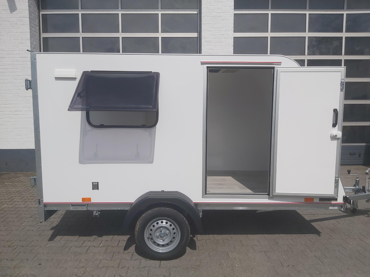 Kargo Camp TFS S Midi 320x150x150cm aero Seitentür Fenster Strom 230V (S) 750kg gebremst Modell 22 - Caravane: photos 4 Kargo Camp TFS S Midi 320x150x150cm aero Seitentür Fenster Strom 230V (S) 750kg gebremst Modell 22 - Caravane: photos 4